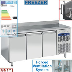 Table congélectriquemurale ventilee 3 portes gn1/1