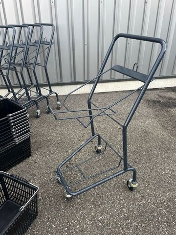 Lot chariots+ paniers superette