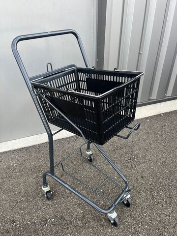 Lot chariots+ paniers superette