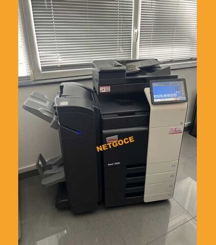 Photocopieur couleur multitache d’occasion.