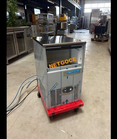 Machine à glaçon / EAU netgoce