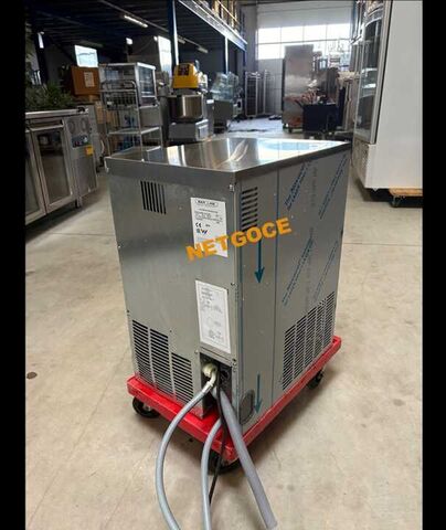 Machine à glaçon / EAU netgoce
