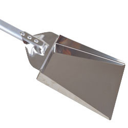 Palette pour vider les cendres du four